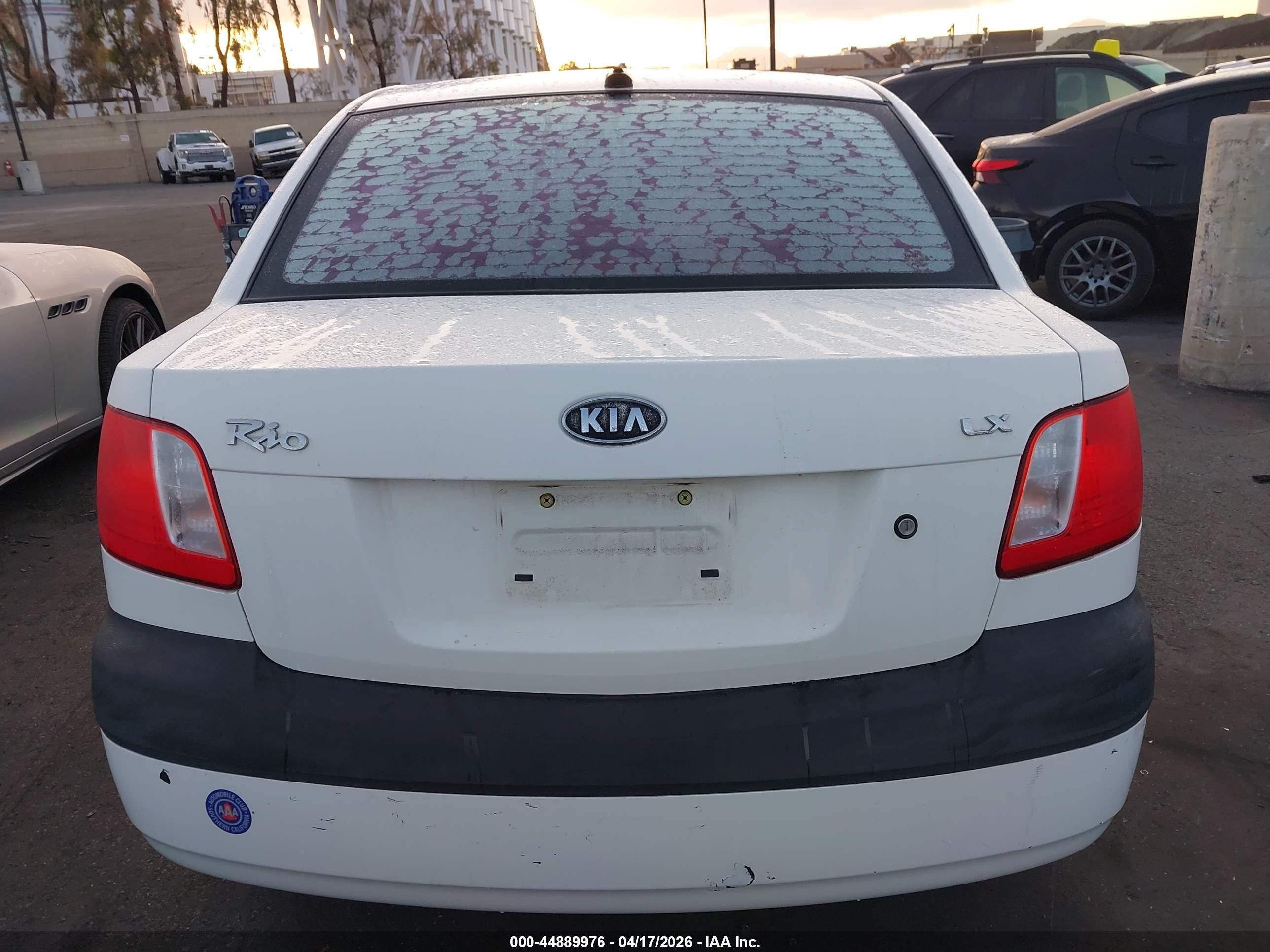 2009 Kia Rio Lx White vin: KNADE223896549233