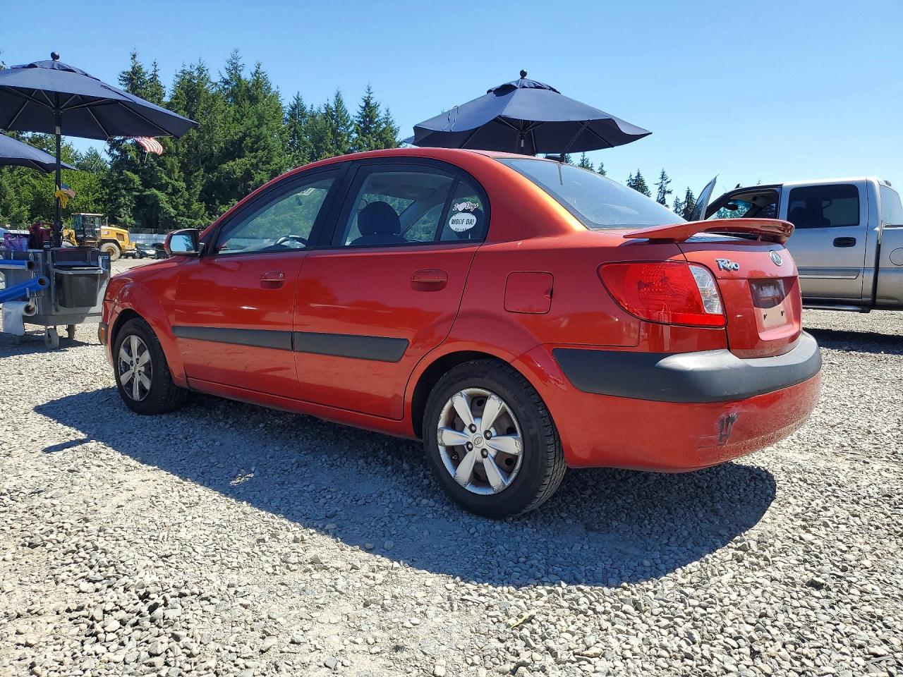 2009 Kia Rio Base Red vin: KNADE223896551029