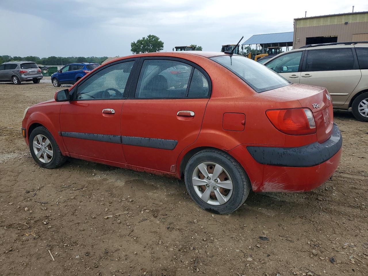 2009 Kia Rio Base Orange vin: KNADE223996499071