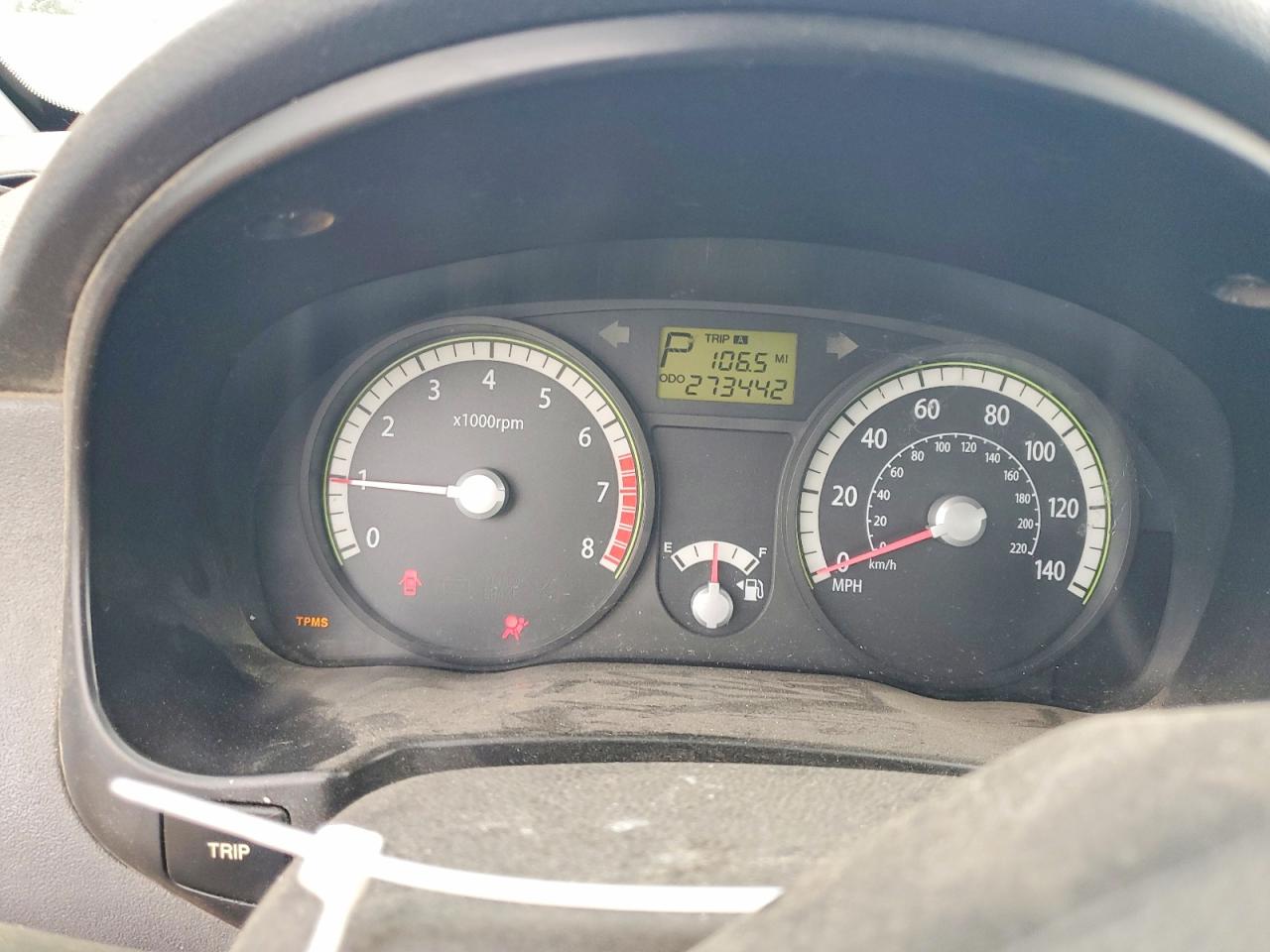 2009 Kia Rio Base Orange vin: KNADE223996499071