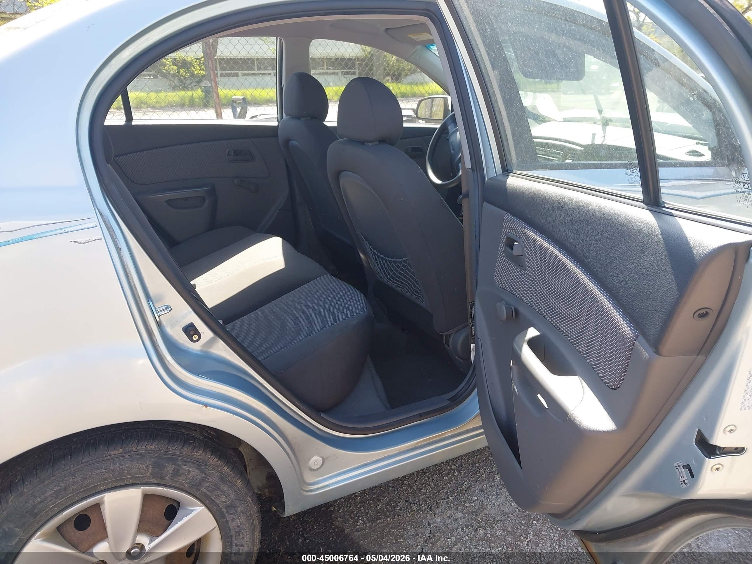 2009 Kia Rio Lx Silver vin: KNADE223996509761