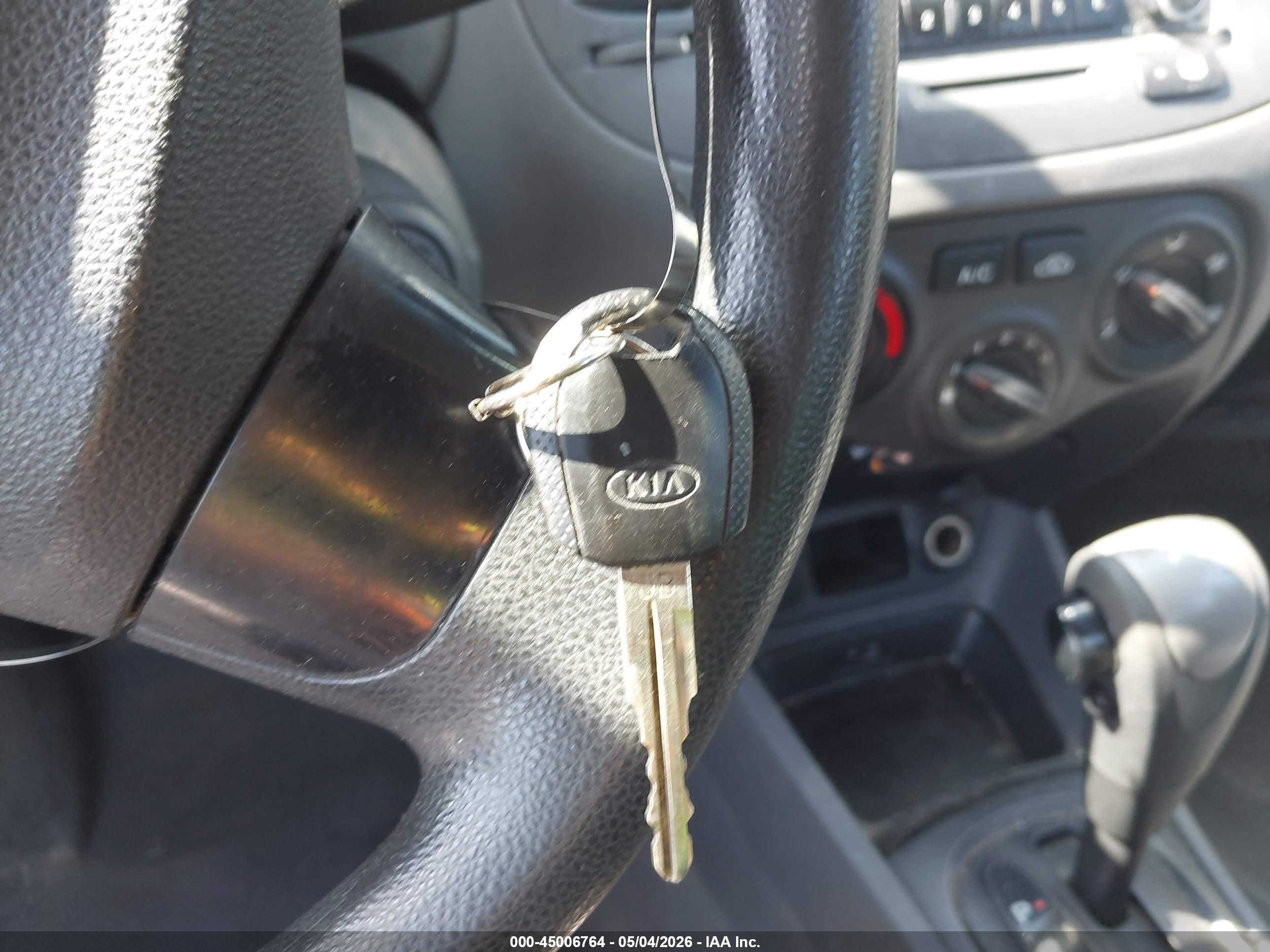 2009 Kia Rio Lx Silver vin: KNADE223996509761