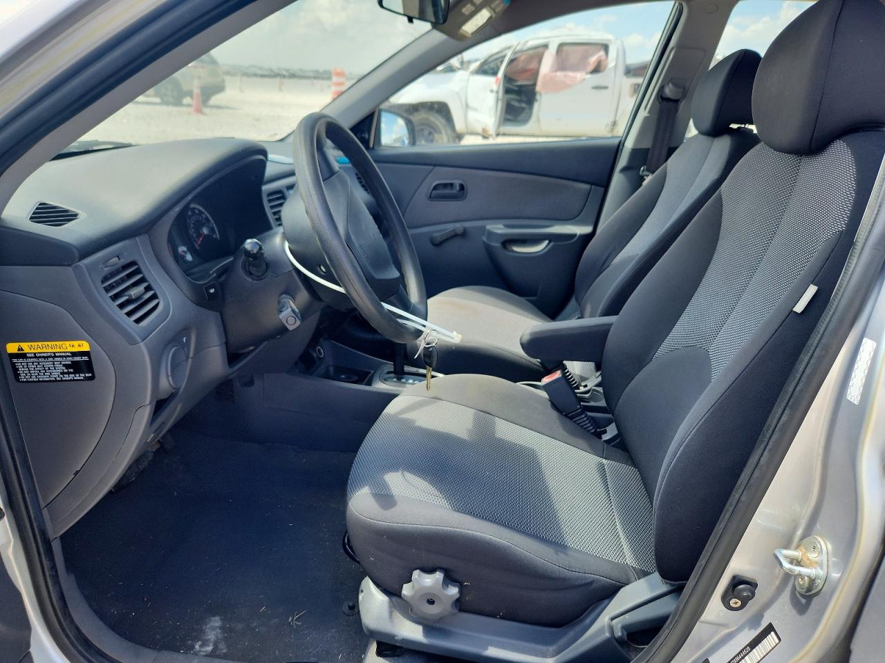 2009 Kia Rio Base Silver vin: KNADE223X96444628