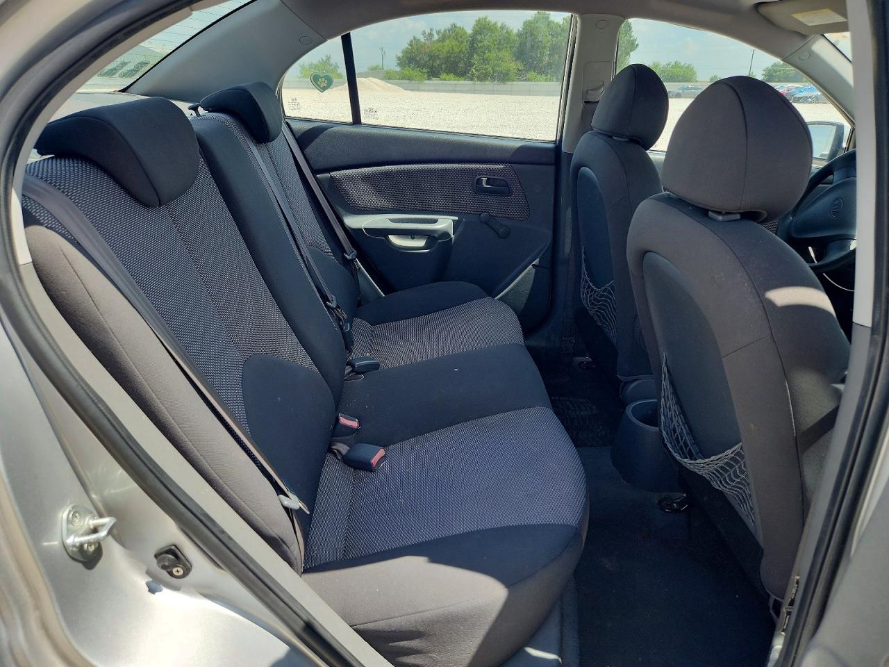 2009 Kia Rio Base Silver vin: KNADE223X96444628