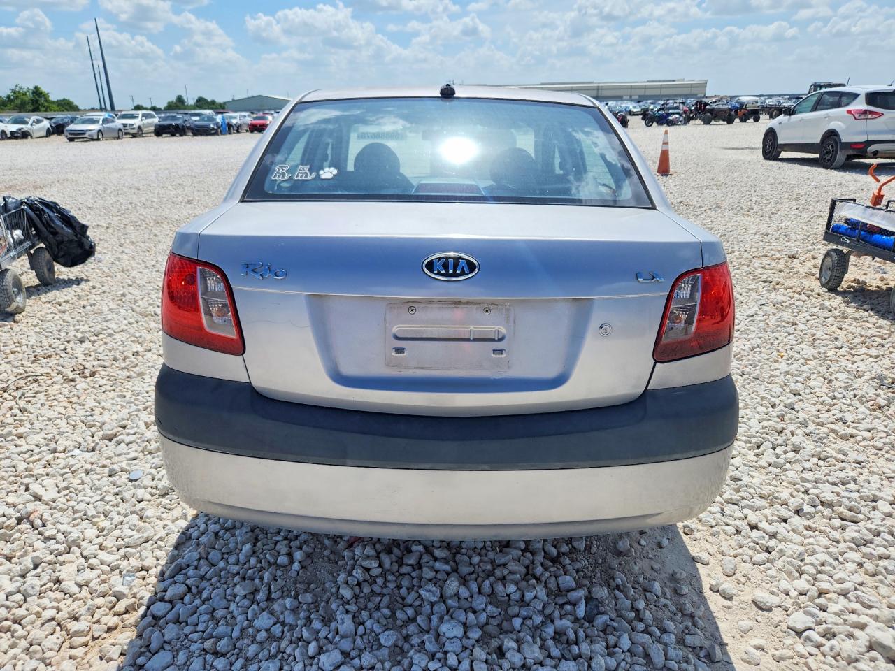 2009 Kia Rio Base Silver vin: KNADE223X96444628