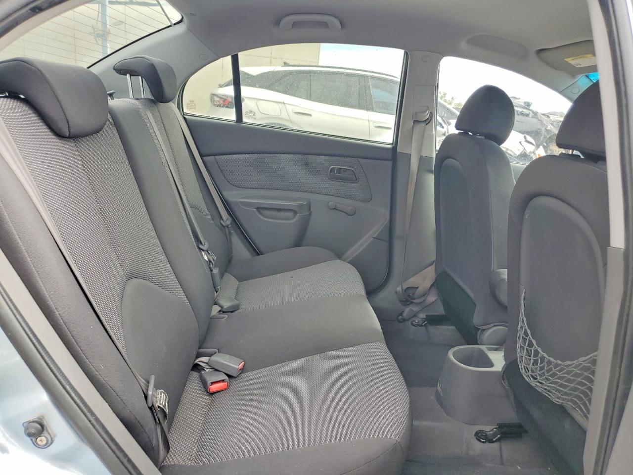 2009 Kia Rio Base Silver vin: KNADE223X96451207