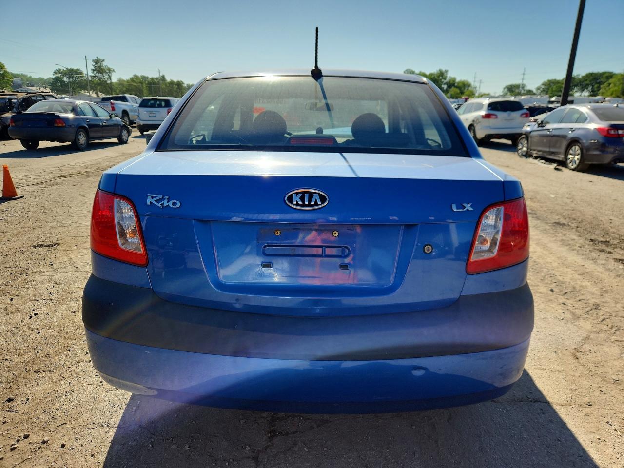 2009 Kia Rio Base Blue vin: KNADE223X96455905