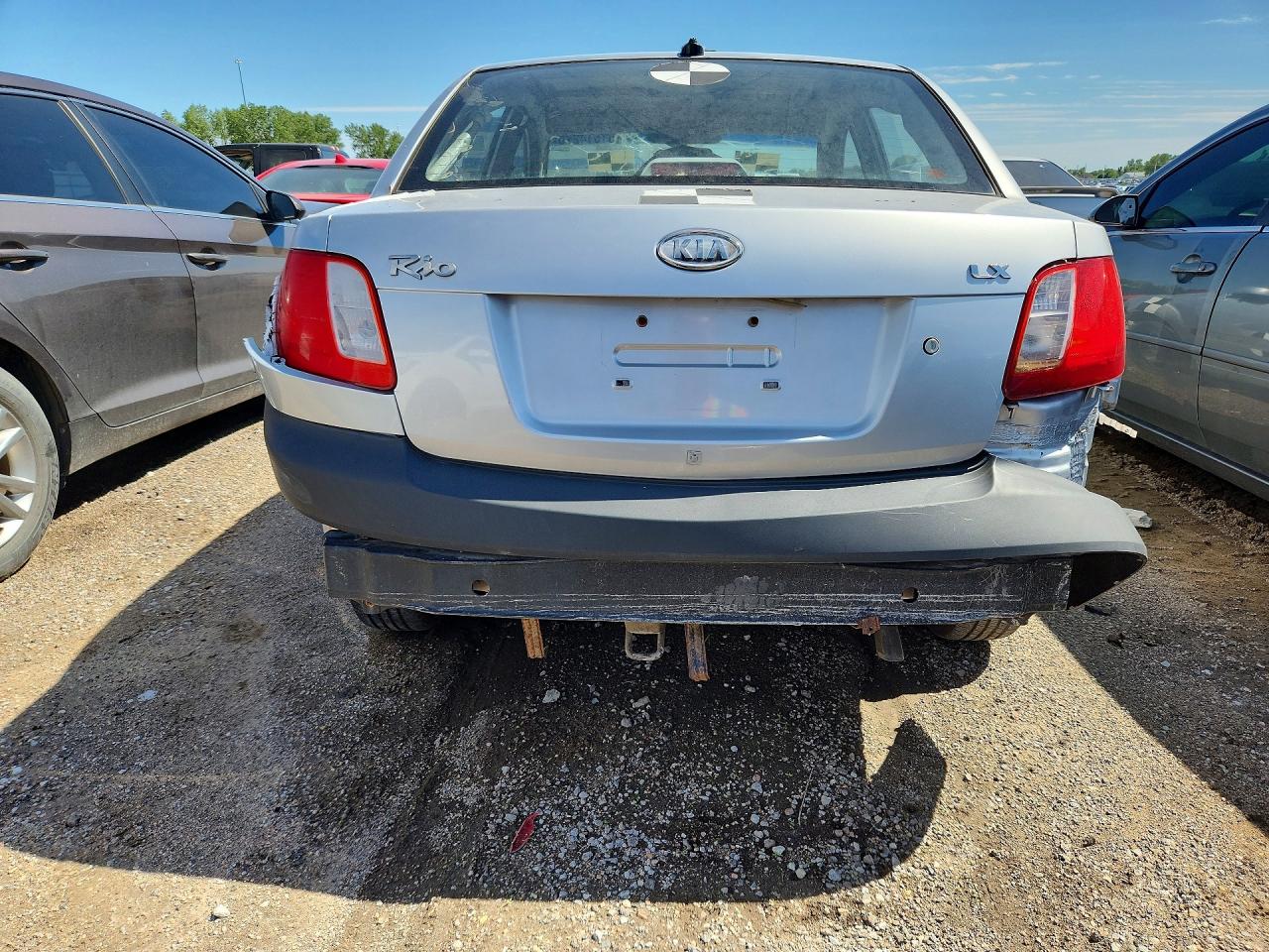 2009 Kia Rio Base Silver vin: KNADE223X96522874