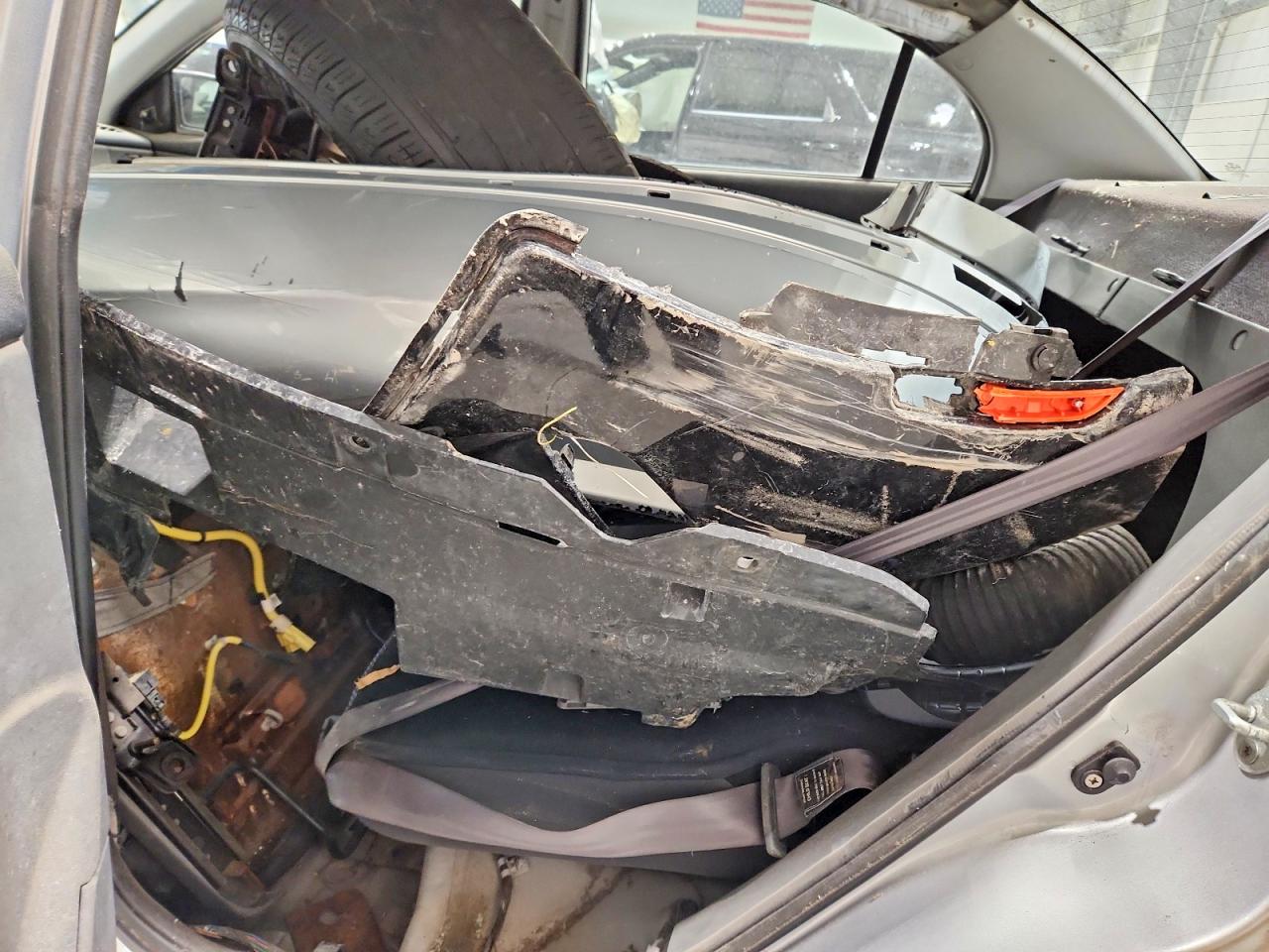 2009 Kia Rio Base Silver vin: KNADE223X96522874