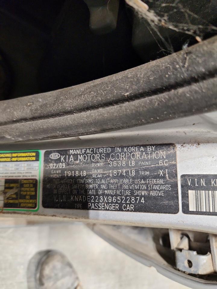 2009 Kia Rio Base Silver vin: KNADE223X96522874