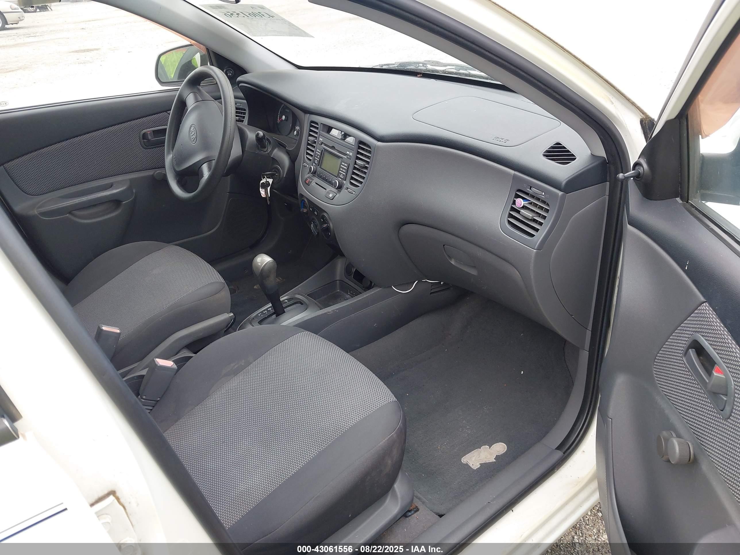 2009 Kia Rio5 Lx White vin: KNADE243696479051