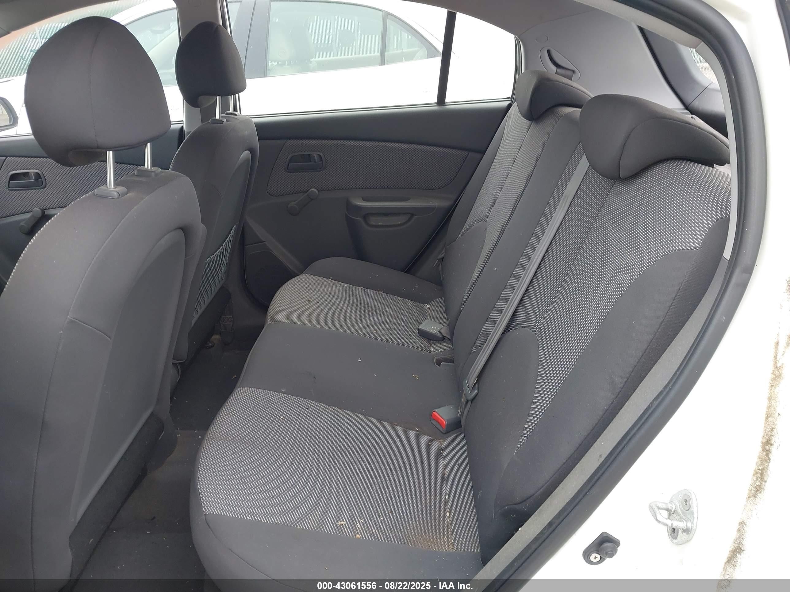 2009 Kia Rio5 Lx White vin: KNADE243696479051