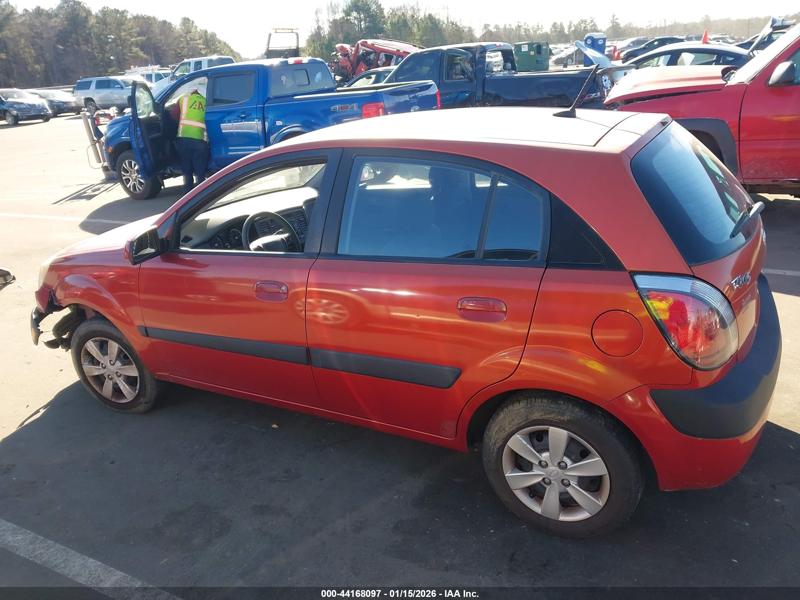 2009 Kia Rio5 Lx Red vin: KNADE243696581174