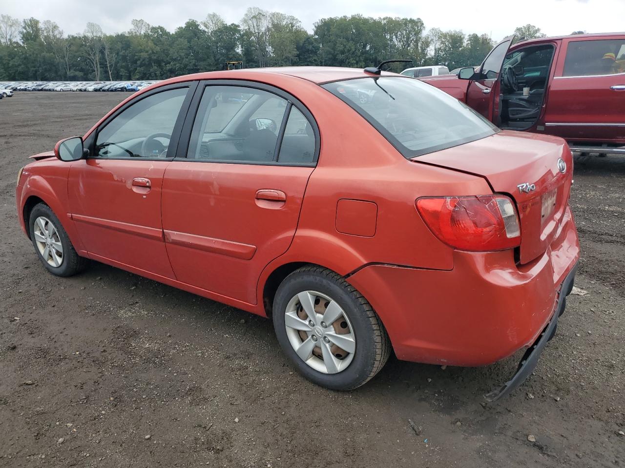 2011 Kia Rio Base Red vin: KNADH4A30B6730269