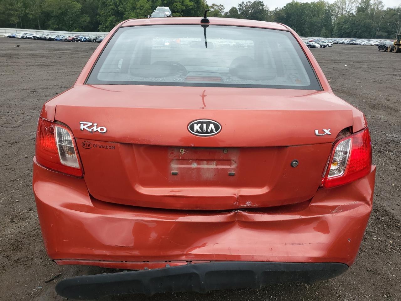 2011 Kia Rio Base Red vin: KNADH4A30B6730269
