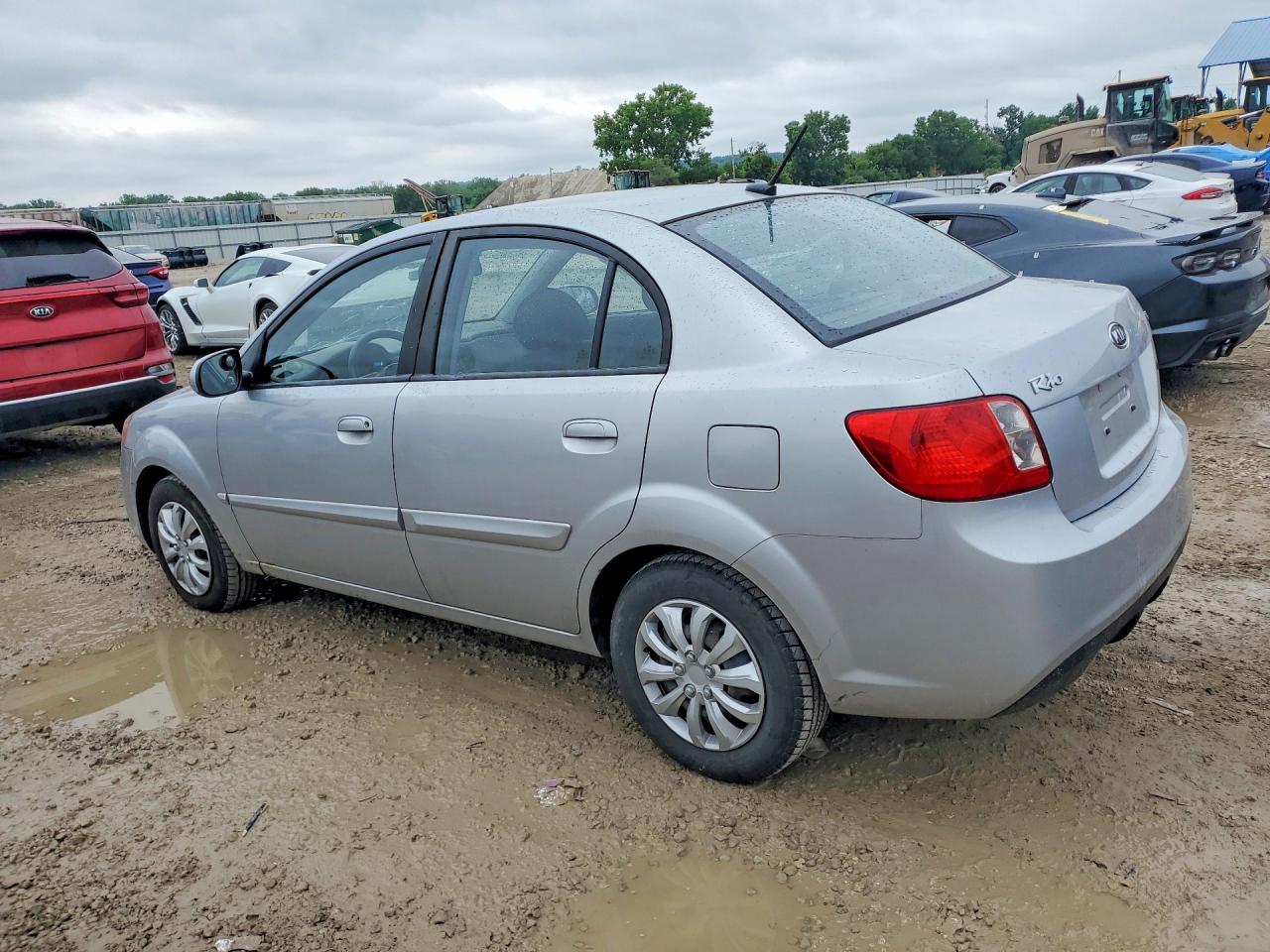 2010 Kia Rio Base Silver vin: KNADH4A33A6680109