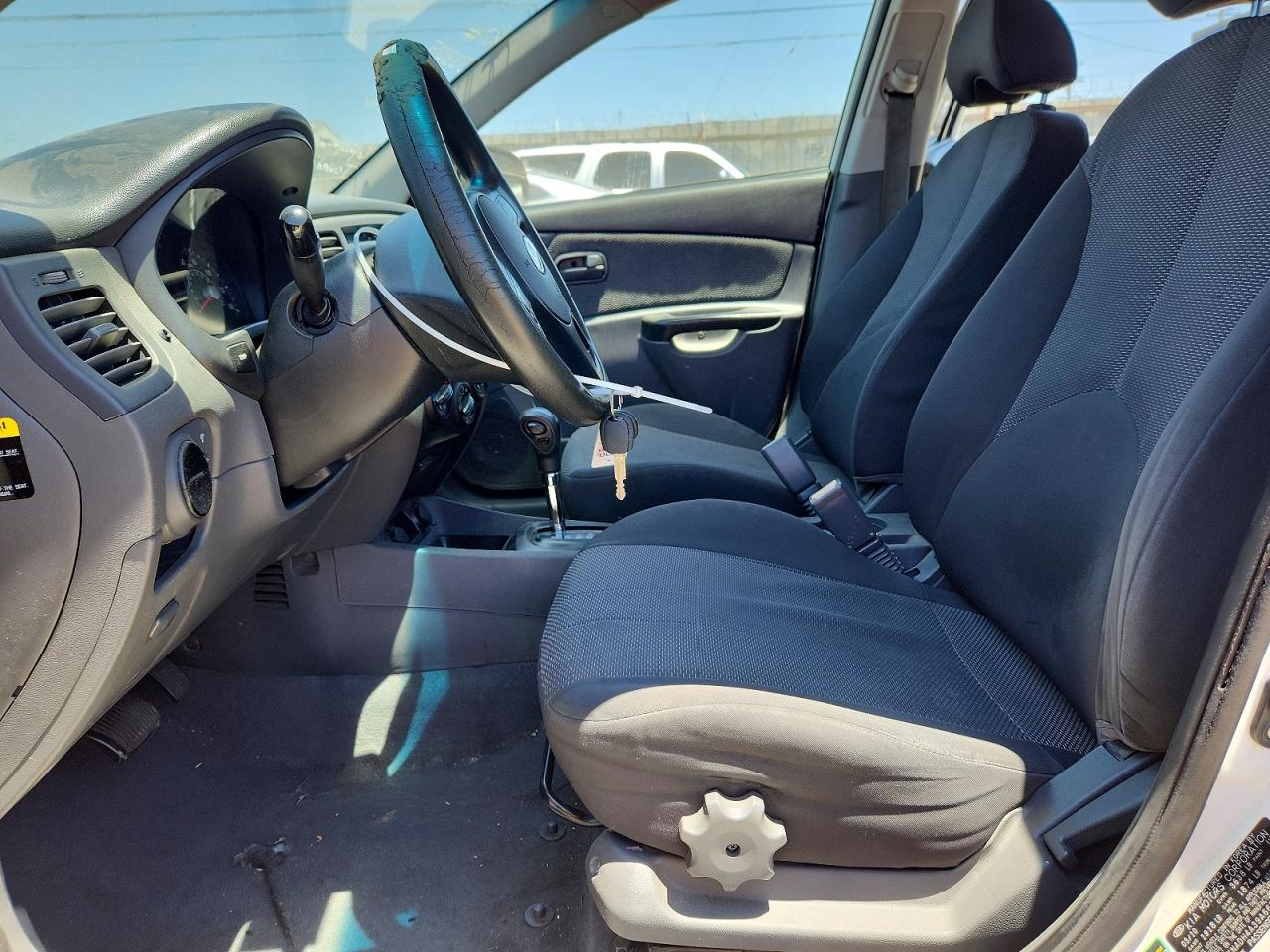 2010 Kia Rio Base White vin: KNADH4A39A6692121