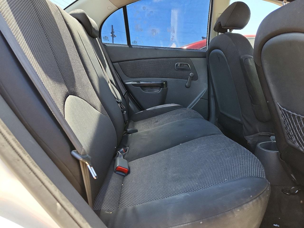 2010 Kia Rio Base White vin: KNADH4A39A6692121
