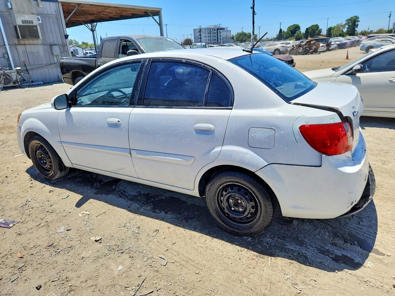 2010 Kia Rio Base White vin: KNADH4A39A6692121