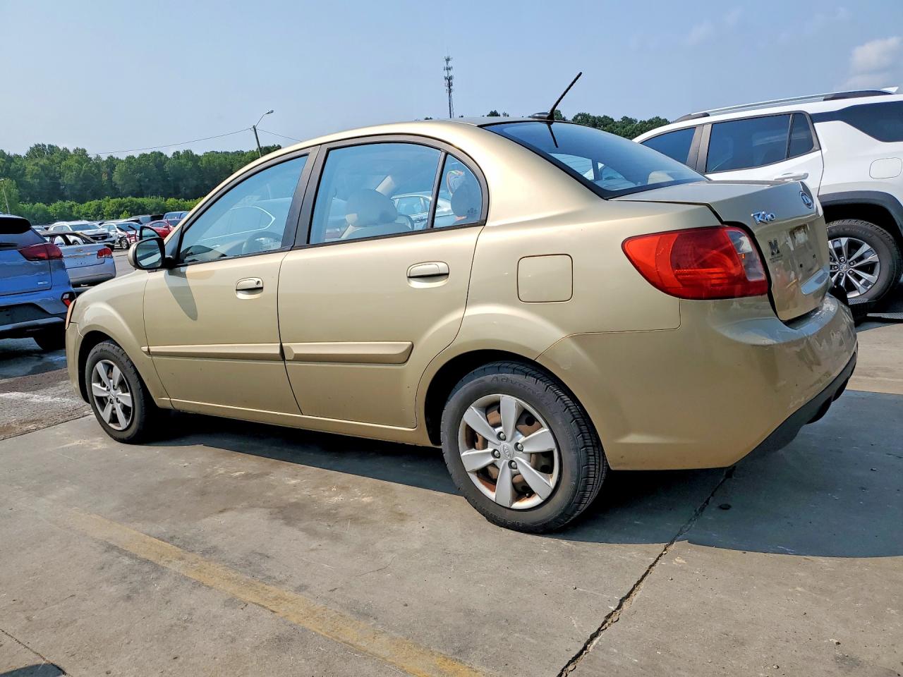2011 Kia Rio Lx Beige vin: KNADH4A39B6734143