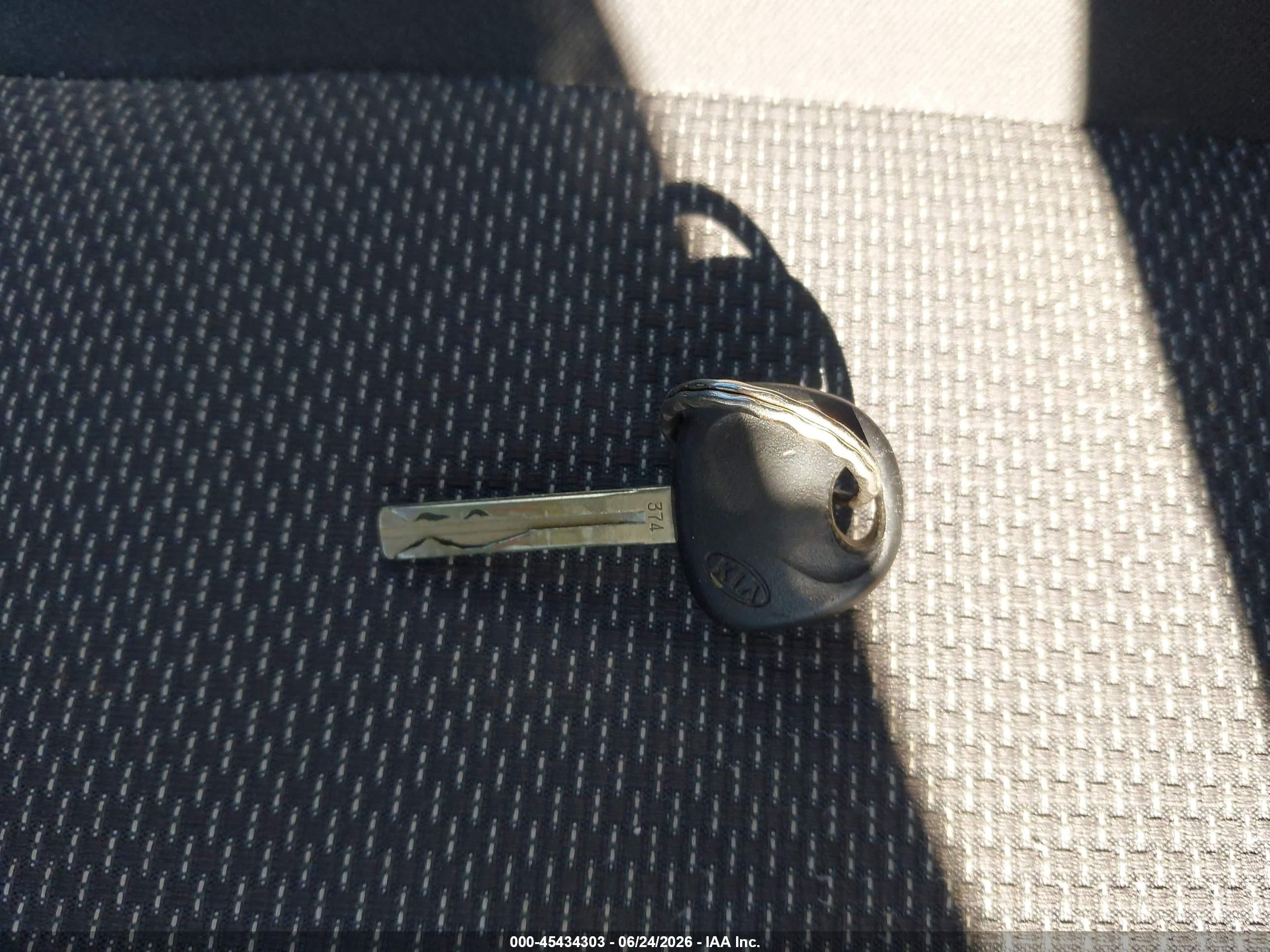 2011 Kia Rio Lx Silver vin: KNADH4A3XB6912013