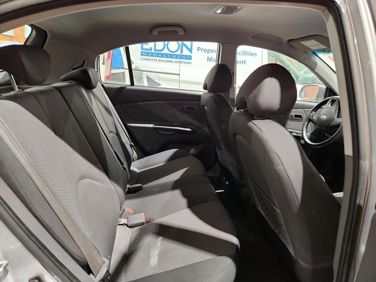 2011 Kia Rio Base Серебряный vin: KNADH5B39B6756700