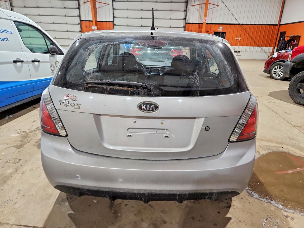 2011 Kia Rio Base Серебряный vin: KNADH5B39B6756700