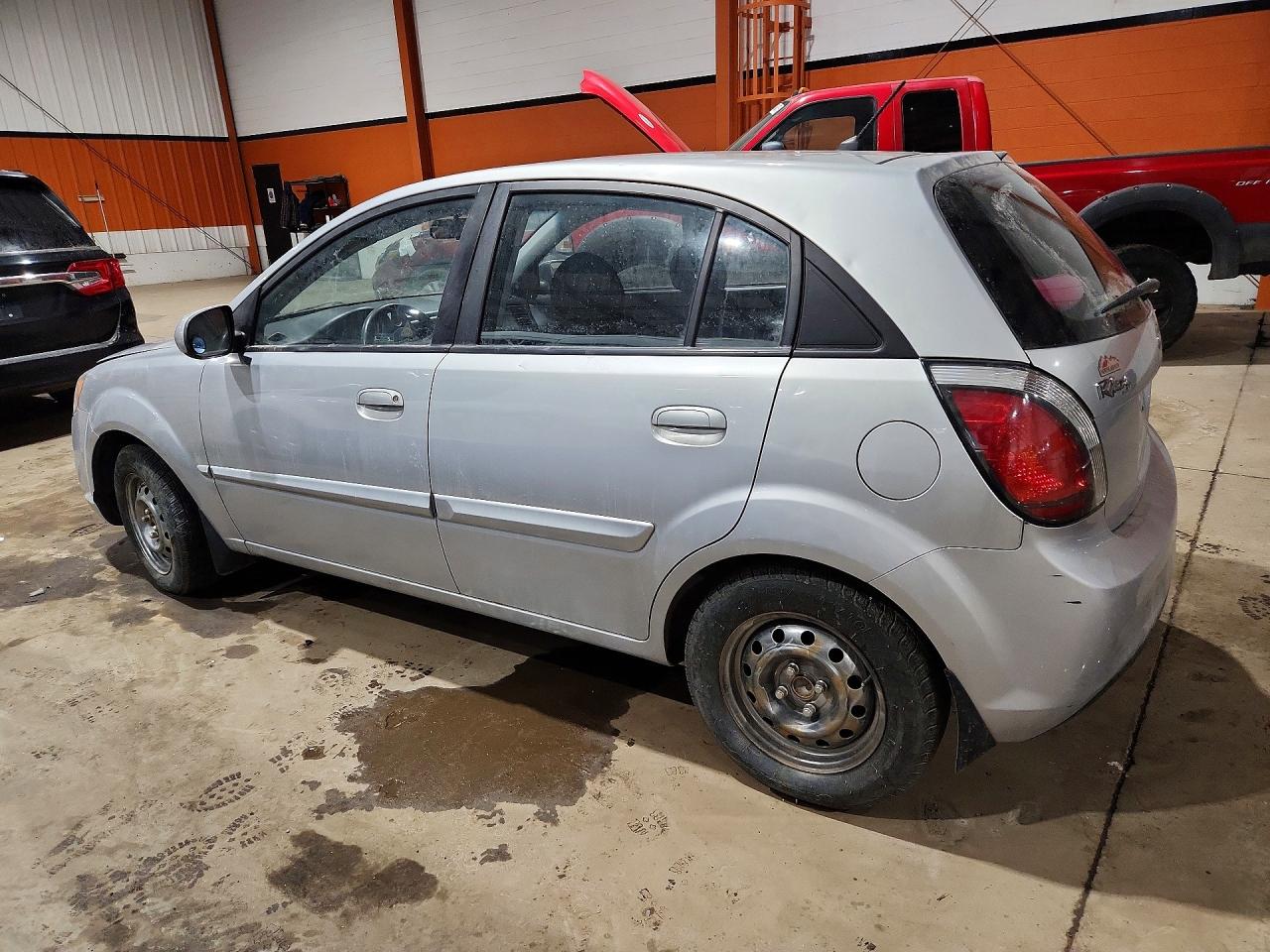2011 Kia Rio Base Серебряный vin: KNADH5B39B6756700