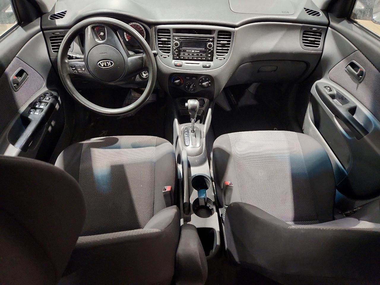 2011 Kia Rio Base Серебряный vin: KNADH5B39B6756700