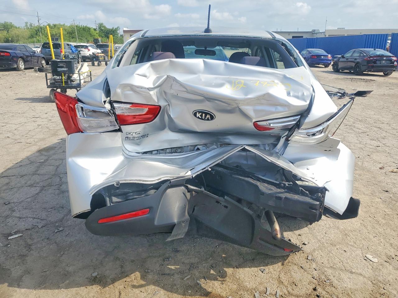 2015 Kia Rio Lx Silver vin: KNADM4A30F6427820