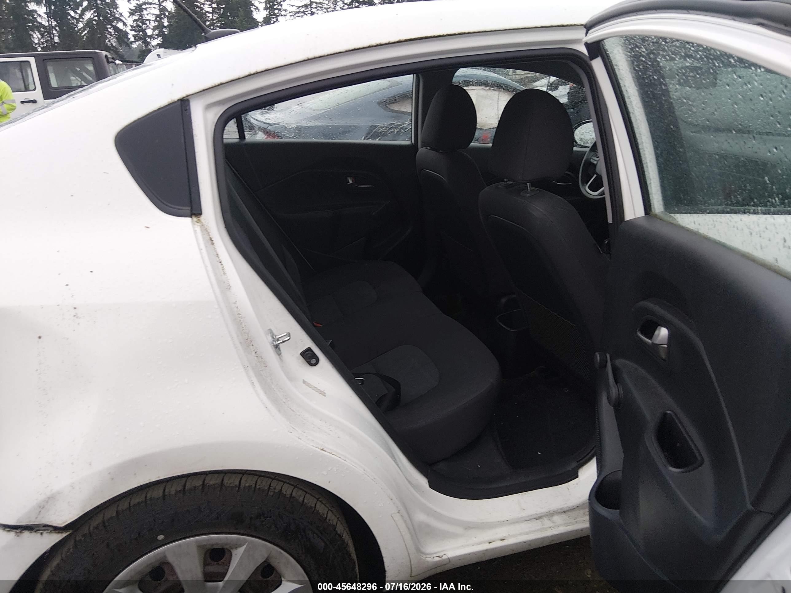 2015 Kia Rio Lx Белый vin: KNADM4A31F6501083