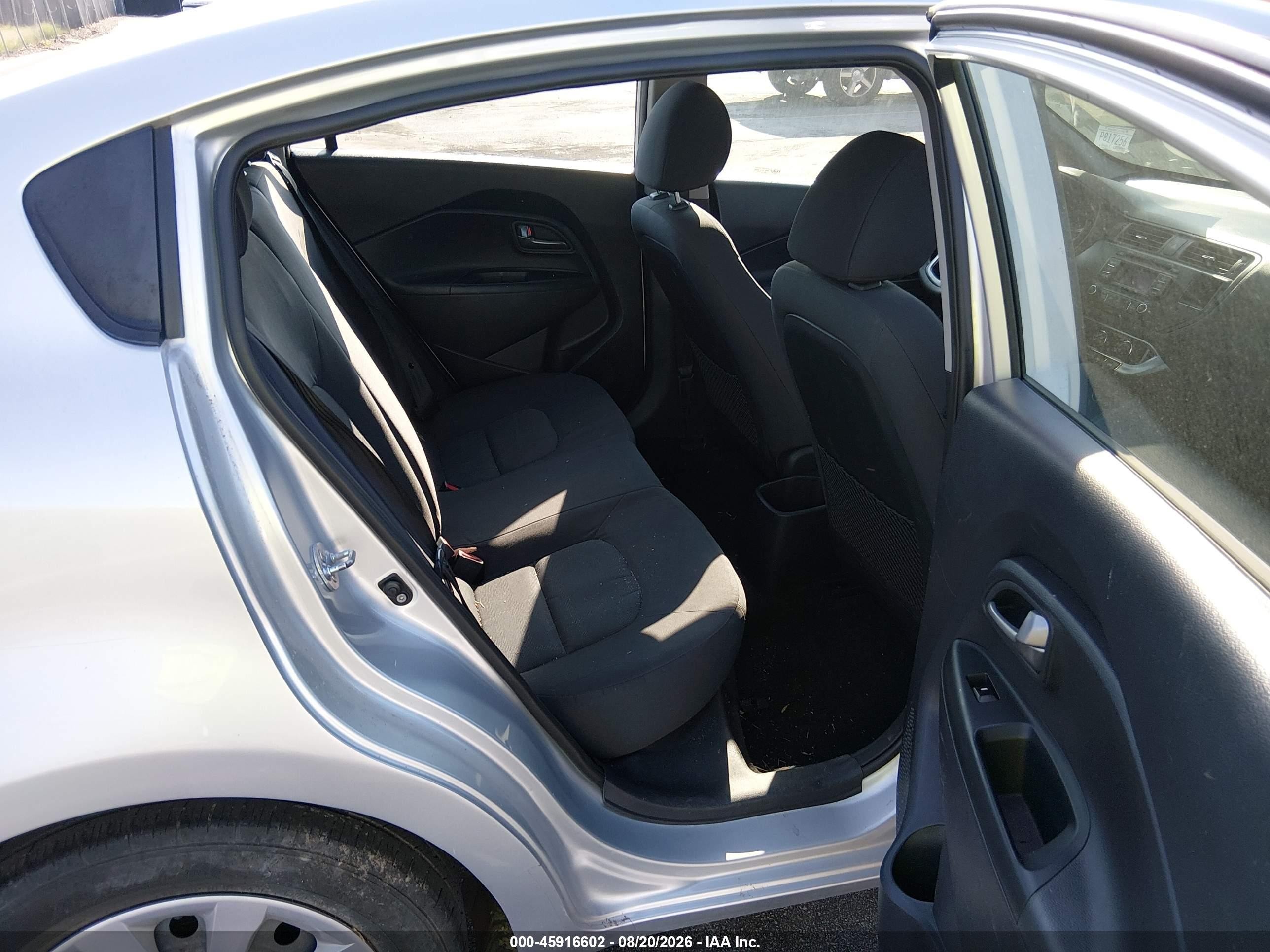 2015 Kia Rio Lx Silver vin: KNADM4A32F6421775