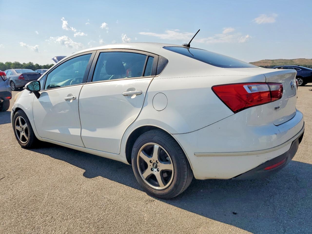 2015 Kia Rio Lx White vin: KNADM4A32F6443193