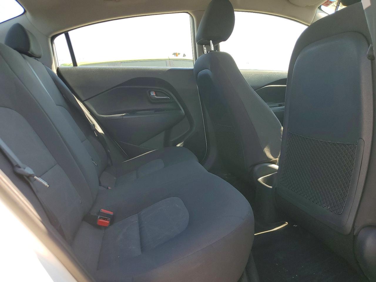 2015 Kia Rio Lx White vin: KNADM4A32F6443193