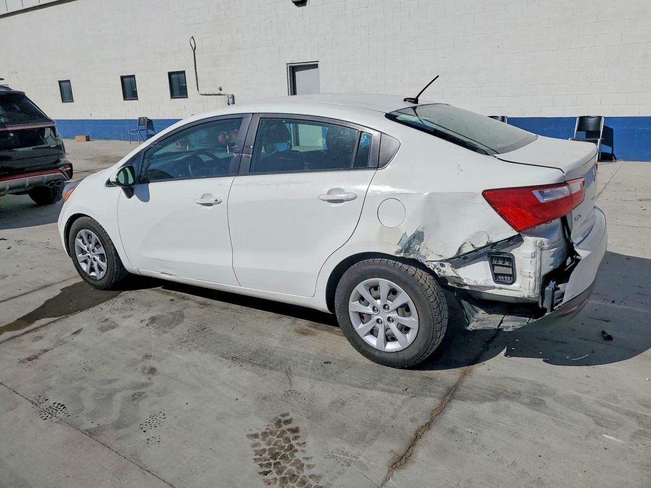 2014 Kia Rio White vin: KNADM4A33E6361682