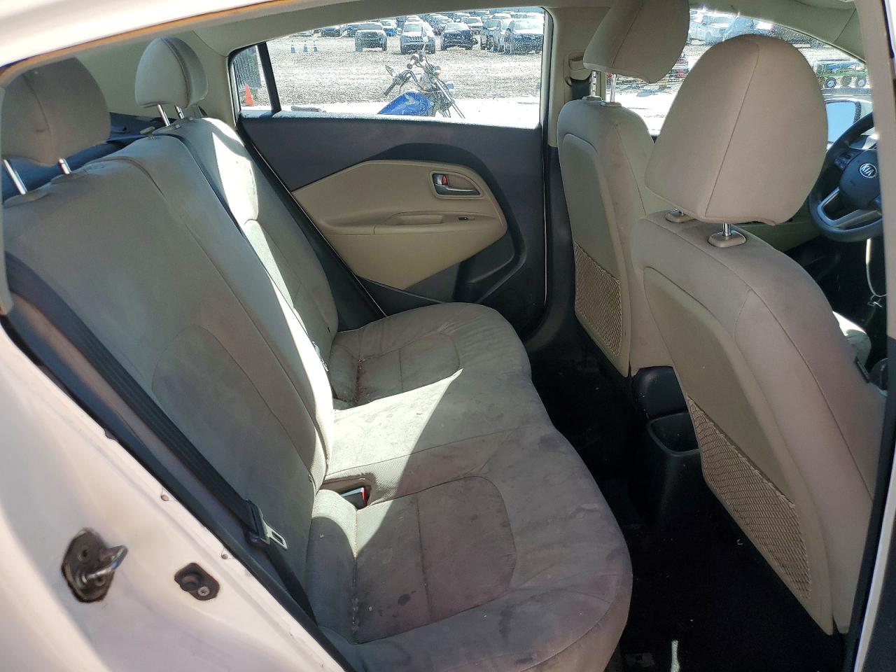2014 Kia Rio White vin: KNADM4A33E6361682