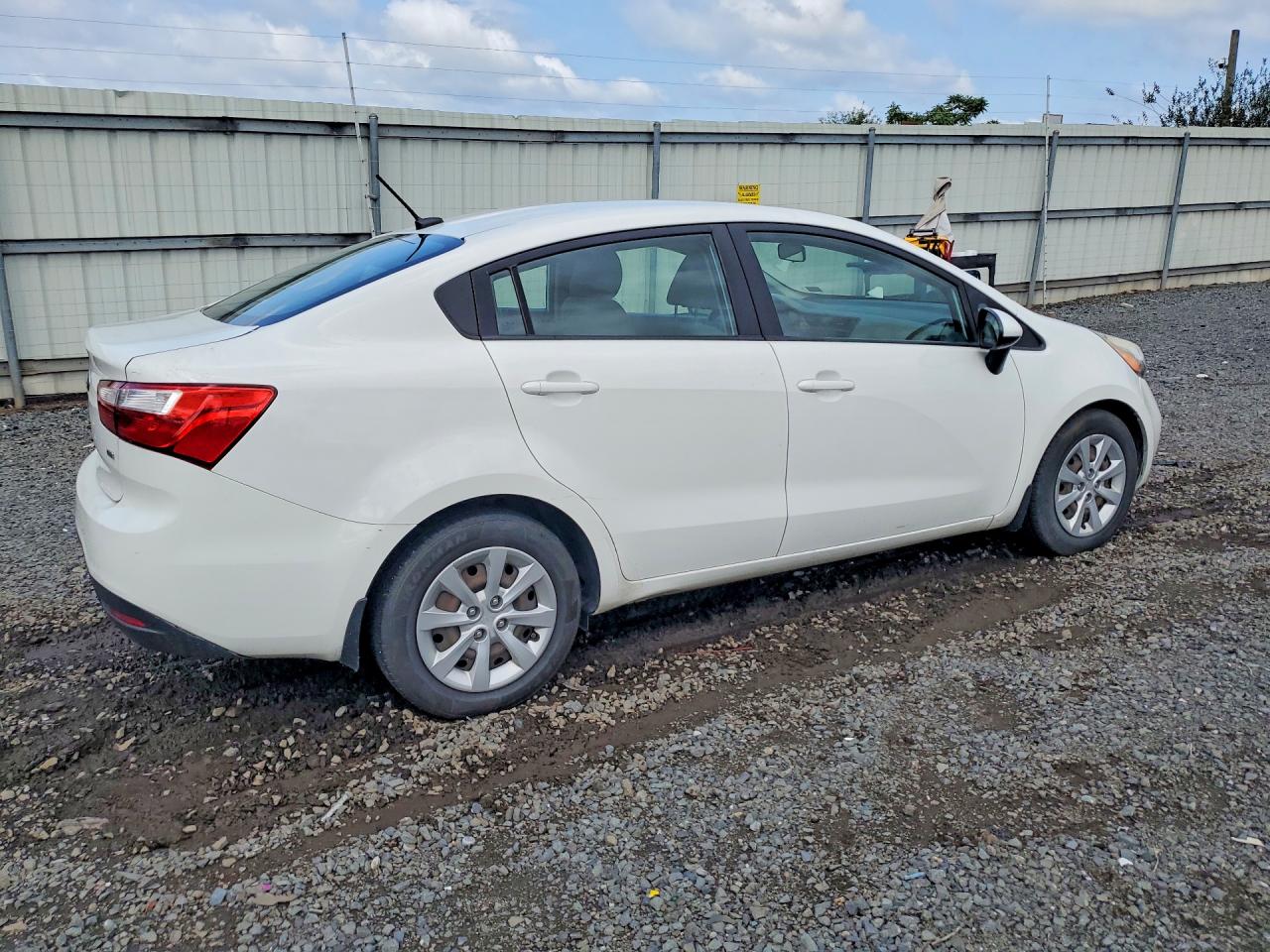 2015 Kia Rio Lx Белый vin: KNADM4A35F6466614