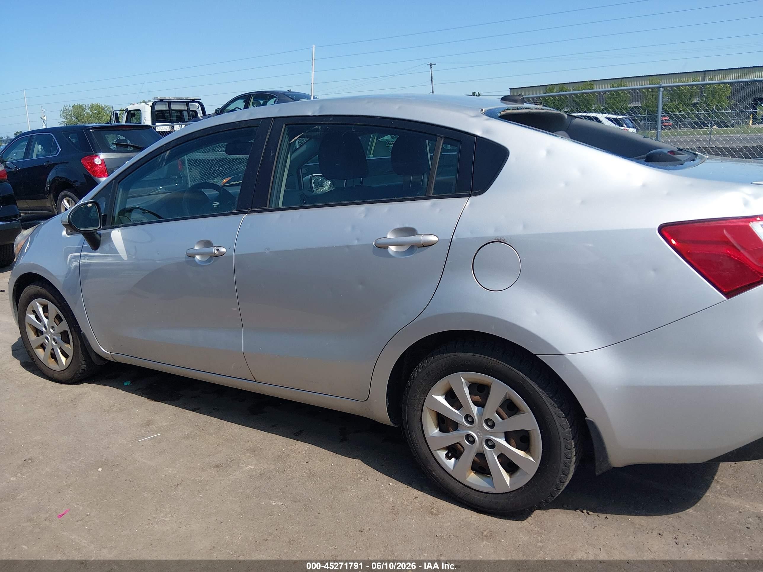 2015 Kia Rio Lx Silver vin: KNADM4A39F6528015