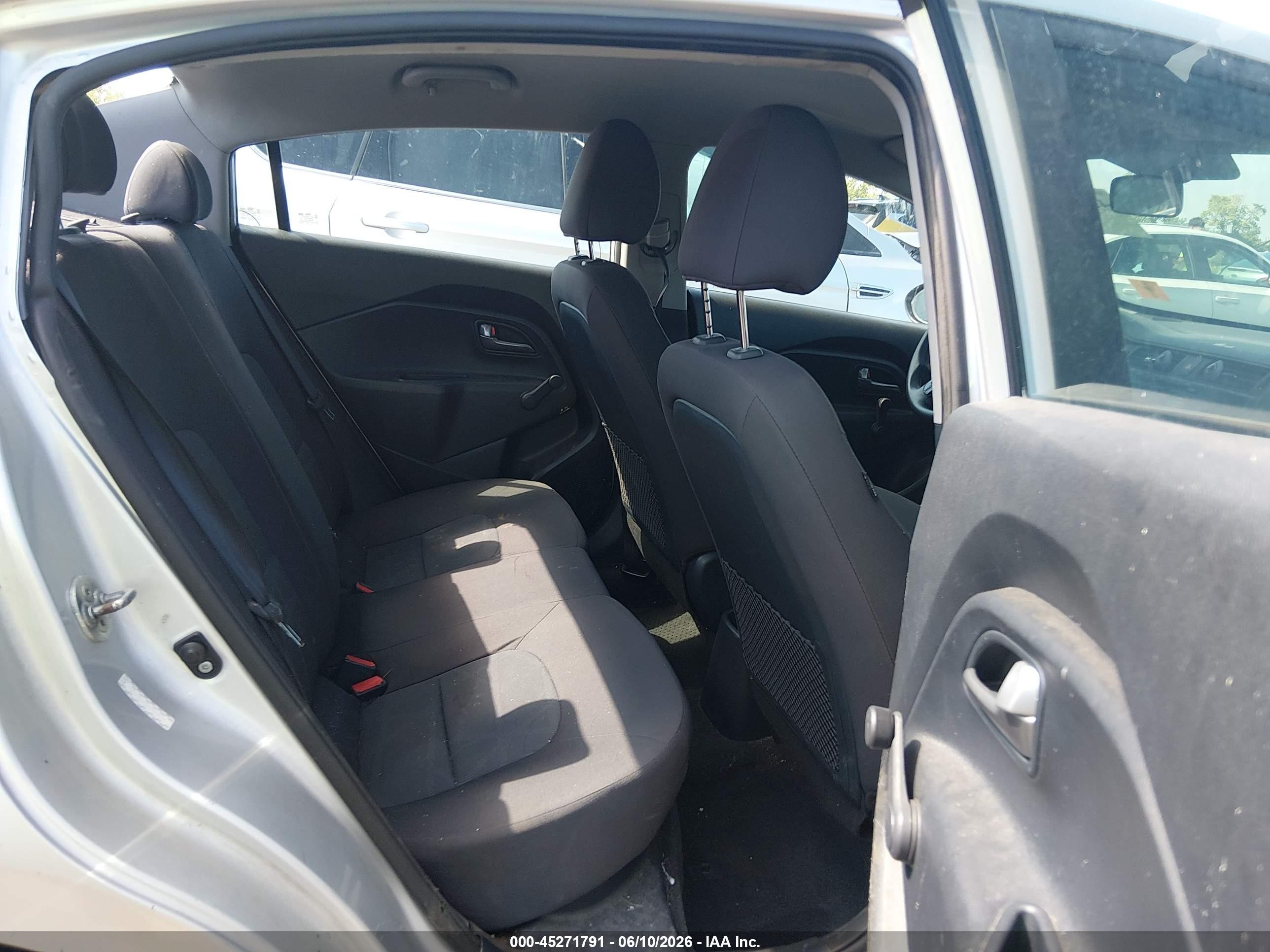 2015 Kia Rio Lx Silver vin: KNADM4A39F6528015