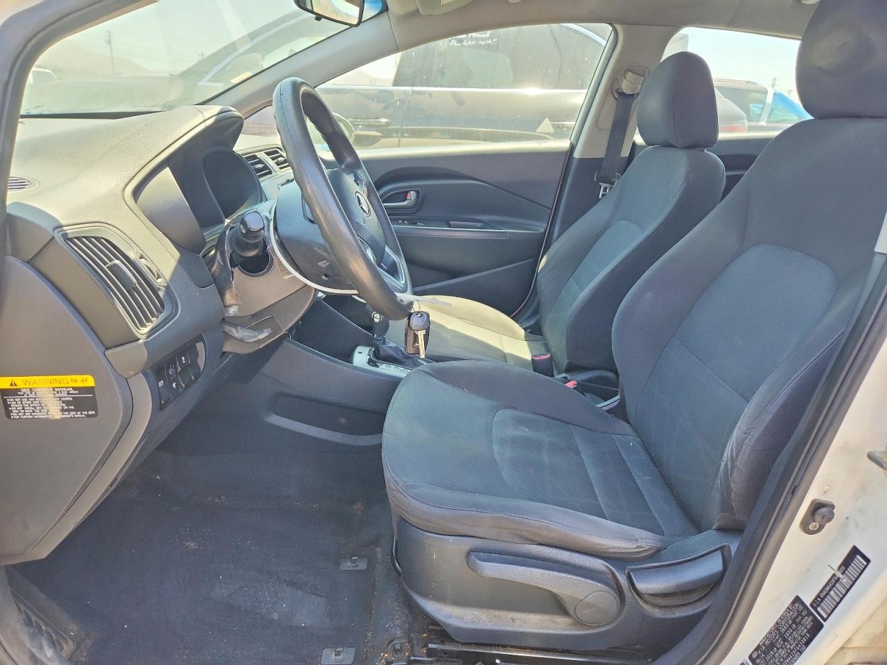 2015 Kia Rio Lx Белый vin: KNADM4A3XF6433818