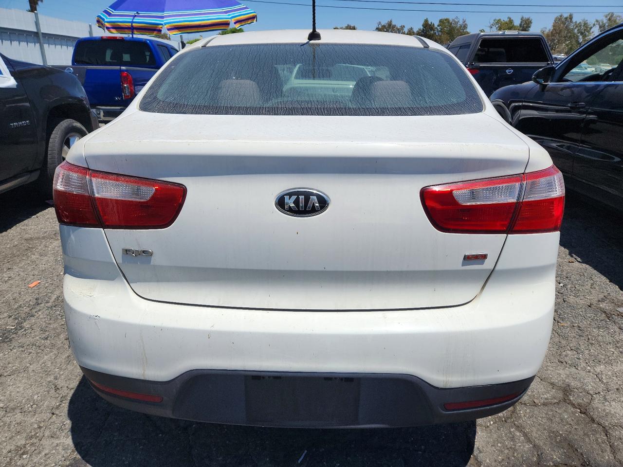 2015 Kia Rio Lx Белый vin: KNADM4A3XF6433818
