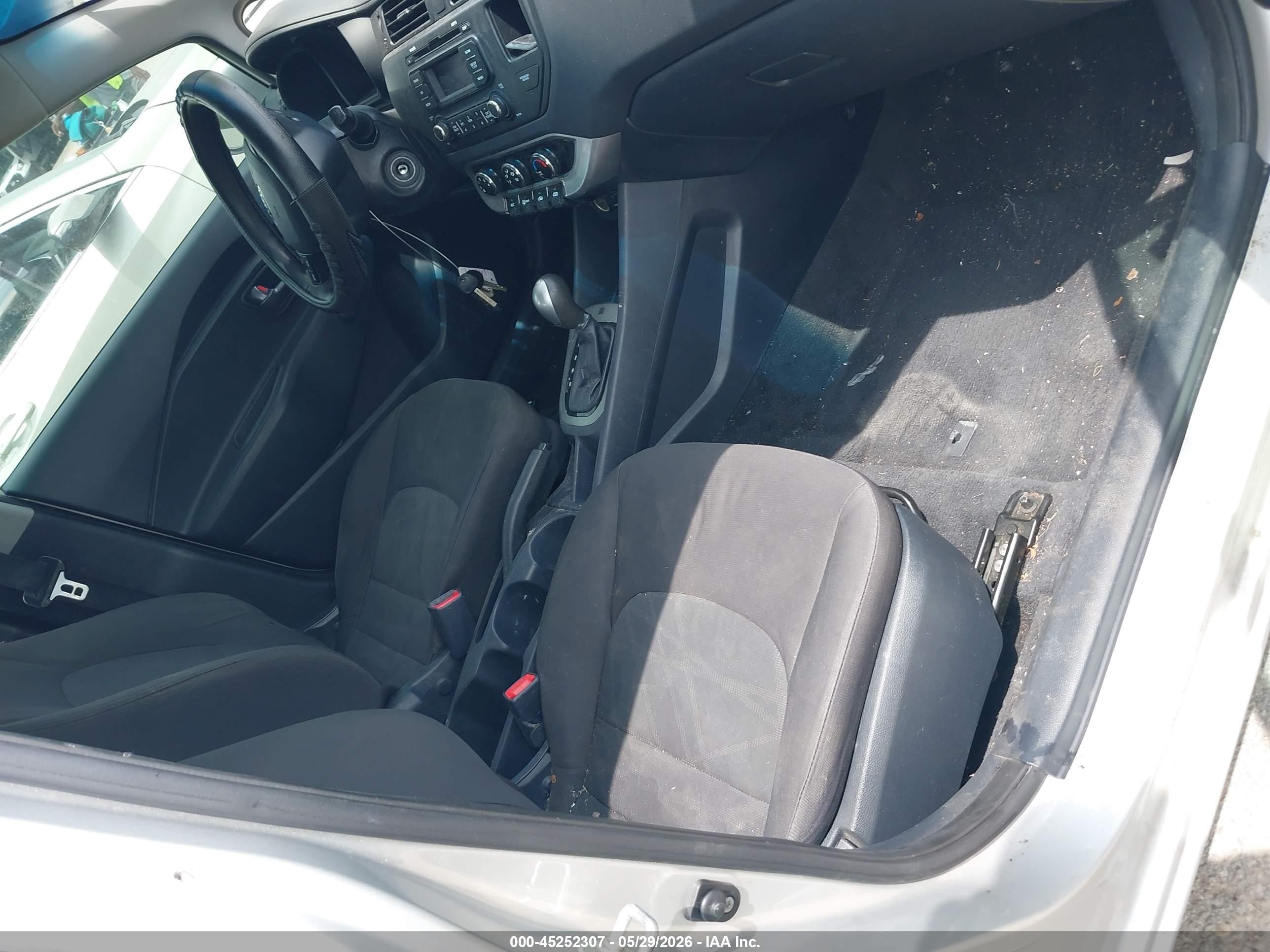 2015 Kia Rio Lx Серебряный vin: KNADM4A3XF6440283