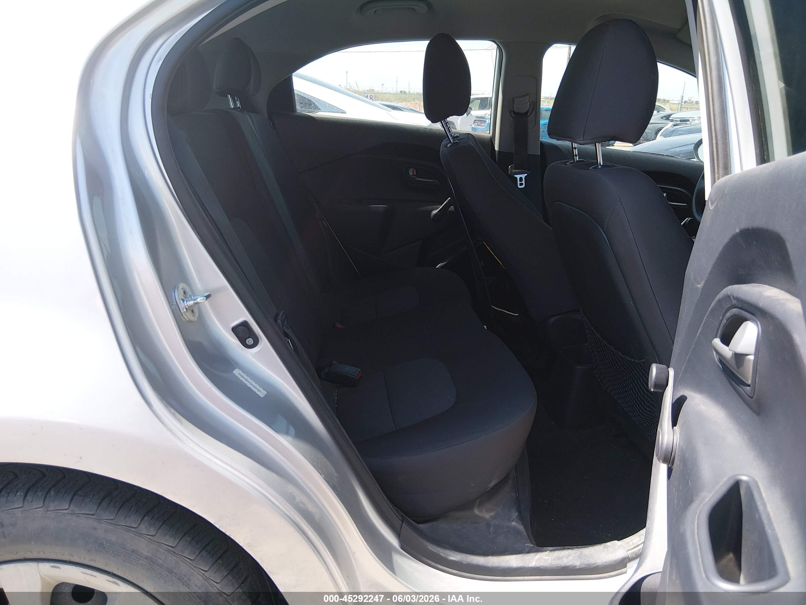 2014 Kia Rio Lx Silver vin: KNADM5A31E6354297