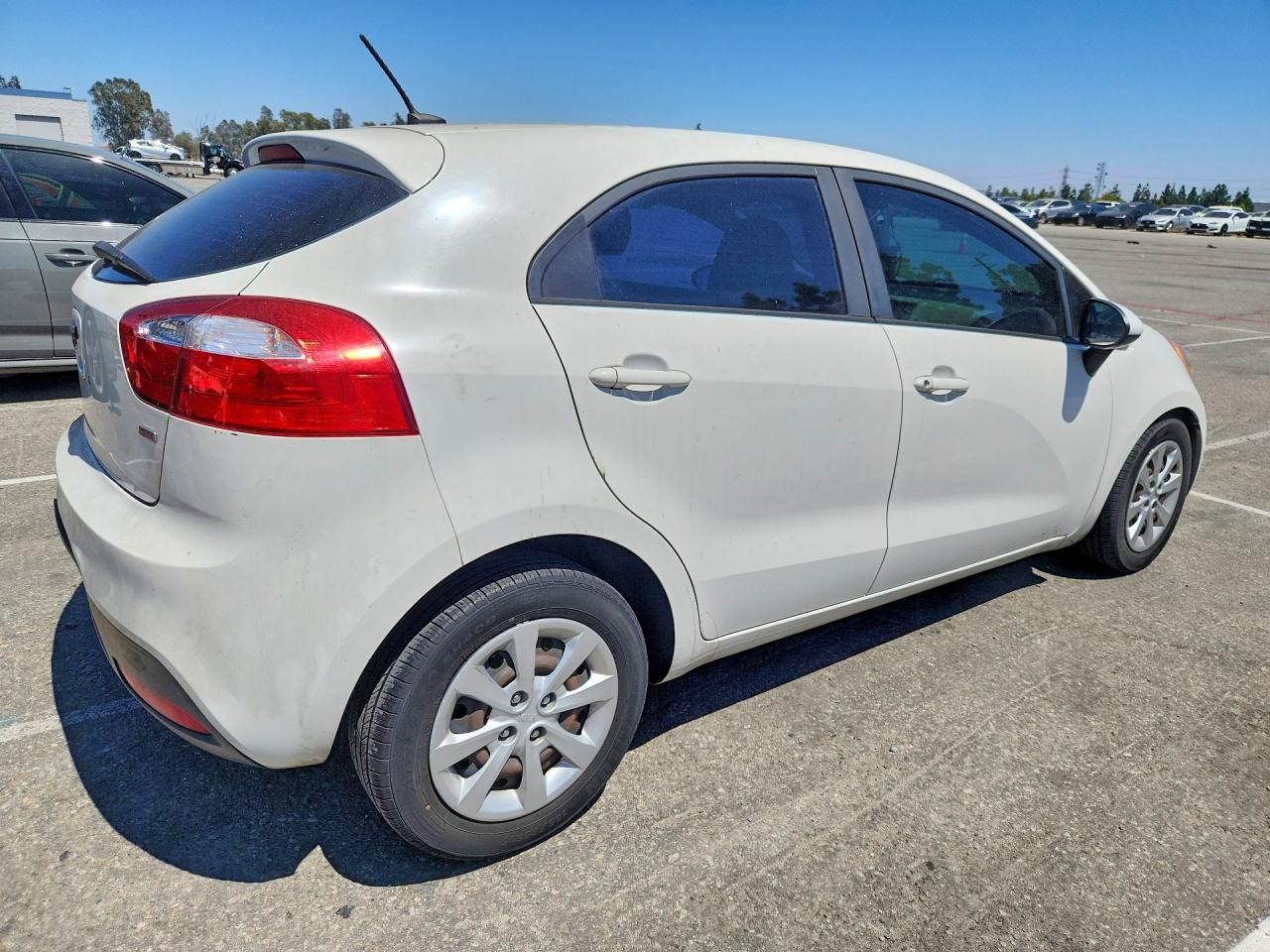 2015 Kia Rio Lx White vin: KNADM5A38F6442247