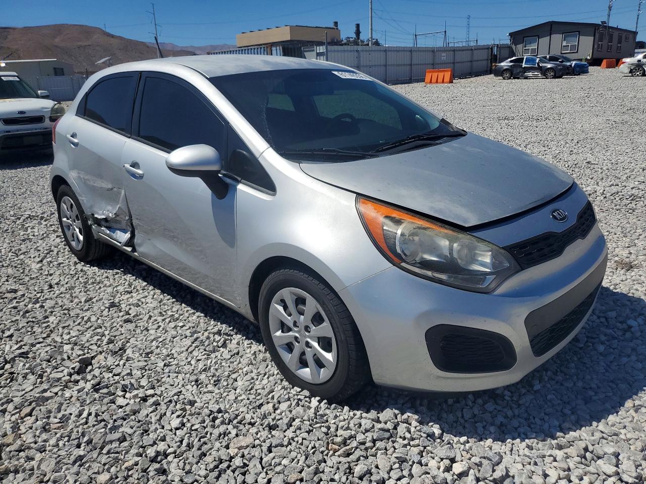 2015 Kia Rio Silver vin: KNADM5A38F6445651