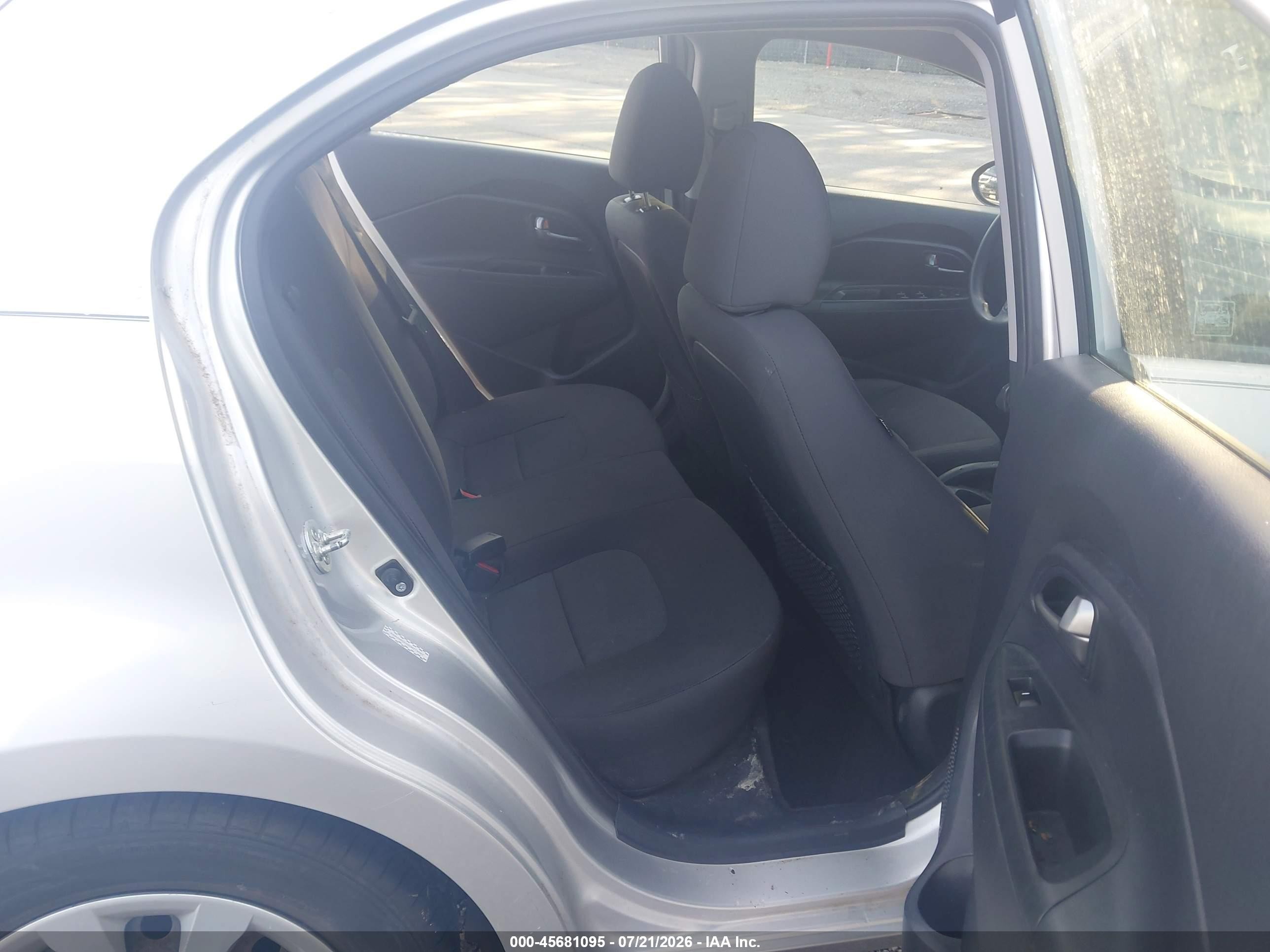 2013 Kia Rio Lx Silver vin: KNADM5A39D6274597