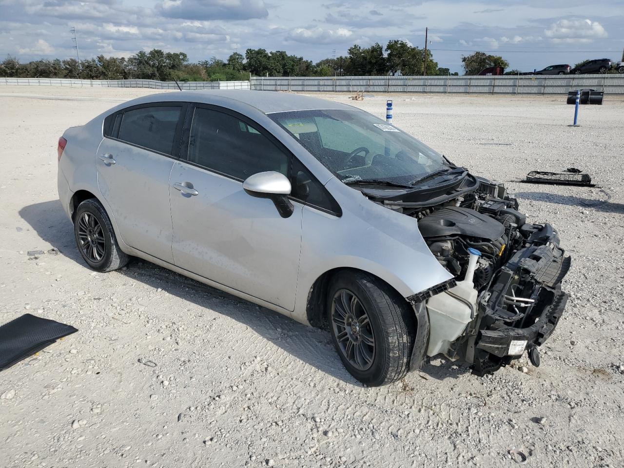 2015 Kia Rio Ex Silver vin: KNADN4A35F6421766