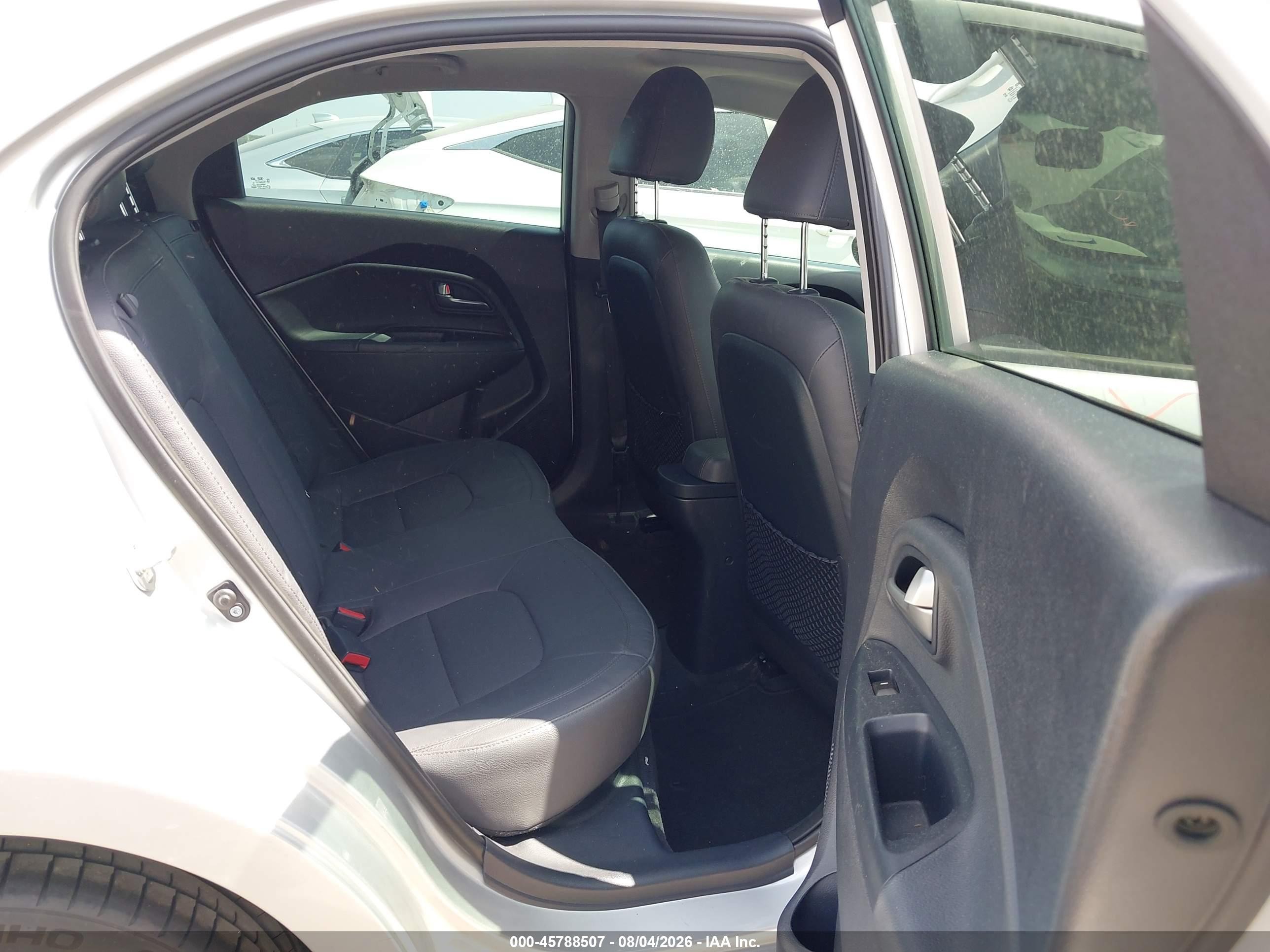 2015 Kia Rio Sx Серебряный vin: KNADN5A30F6447939