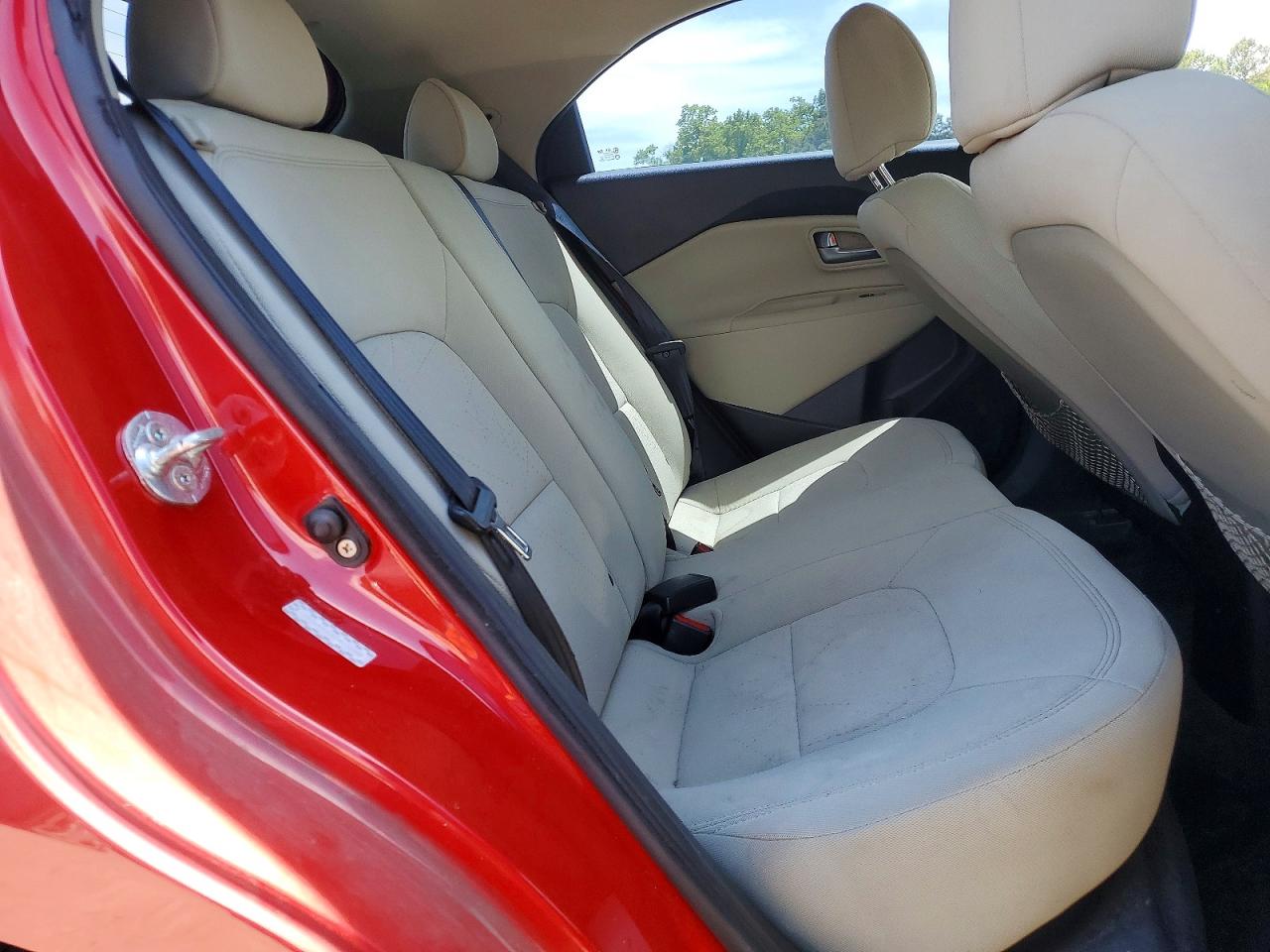 2013 Kia Rio 5-door Ex Burgundy vin: KNADN5A33D6132386