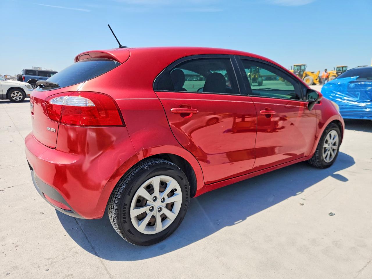2013 Kia Rio 5-door Red vin: KNADN5A34D6123695